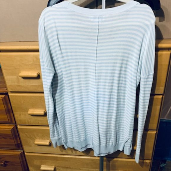 Vineyard Vines Blue and white  striped sweater - Picture 4 of 8